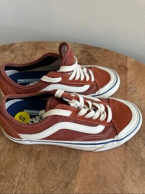 Vans Style 36 Decon SF Salt Wash -Bombay Brown Size
Men's 5 Women's 6.5